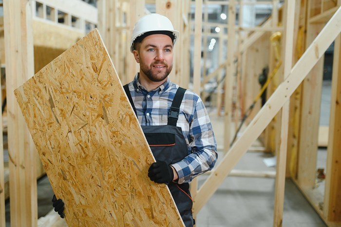 Un panneau OSB qu'il va falloir peindre